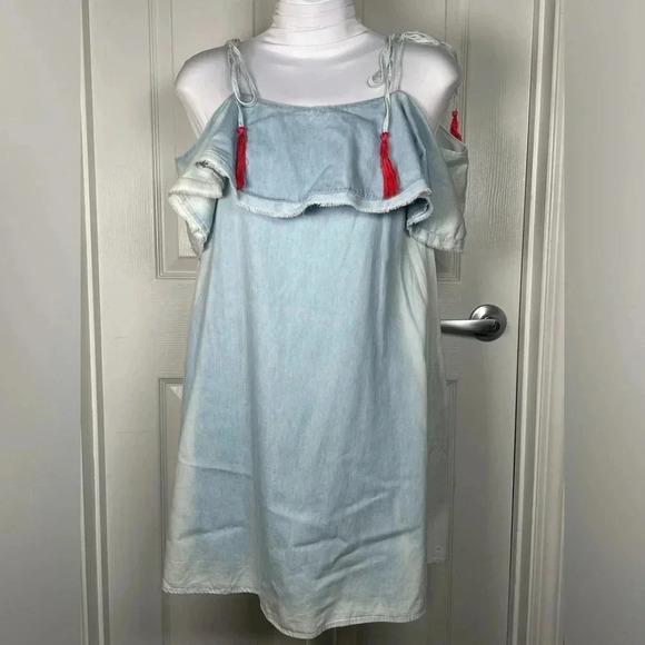 💙 Copper Key Distressed Cold Shoulder Jean Colored Dress - Picture 4 of 7